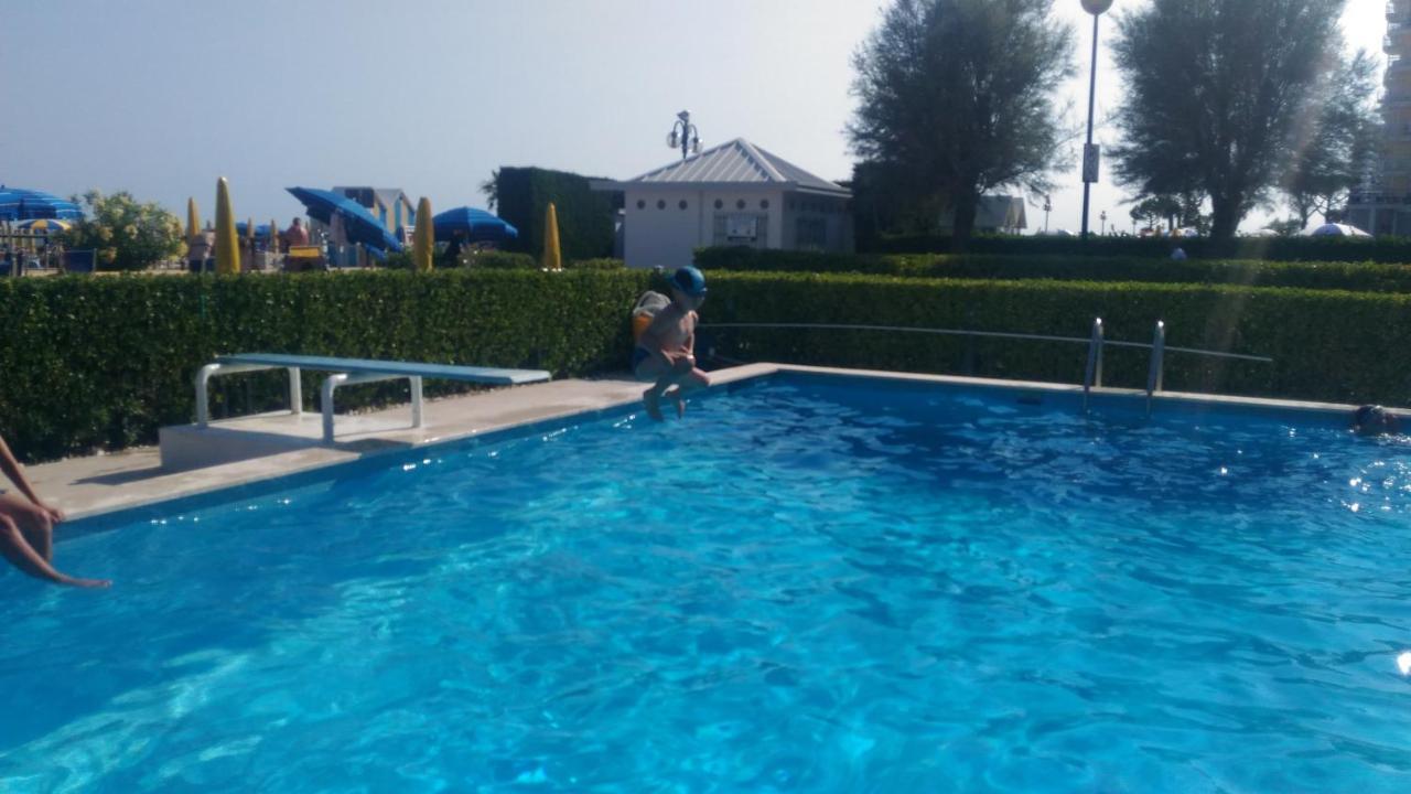 Ferienwohnung Blue Moon Penthouse Lido di Jesolo Exterior foto