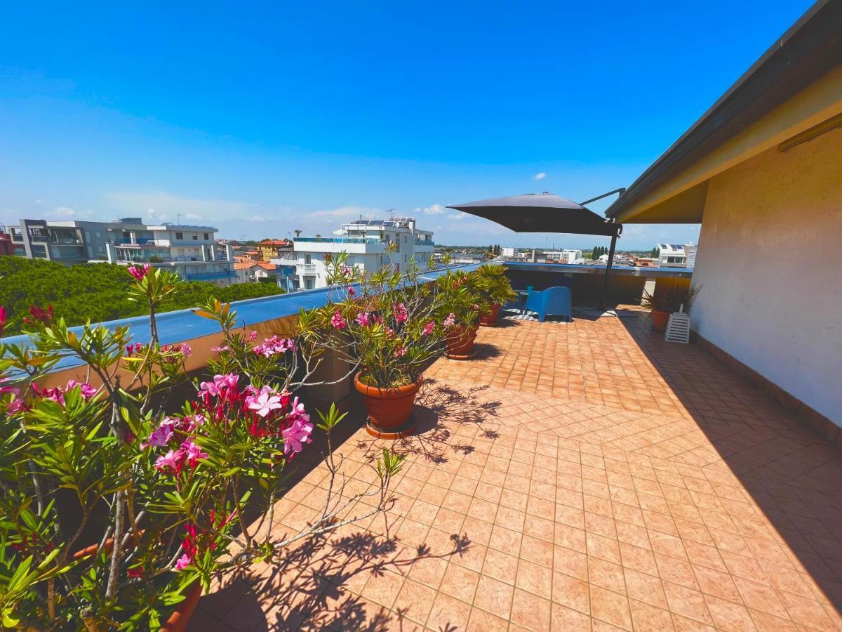 Ferienwohnung Blue Moon Penthouse Lido di Jesolo Exterior foto